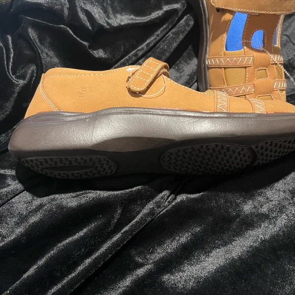 NWOT Sure Fit Womans Size 9M Acapulco Soft Leather Hook Loop Comfort Mary Janes - Picture 4 of 9